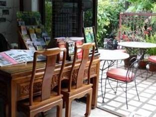 The Red Hibicus Guest House Чиангмай Екстериор снимка
