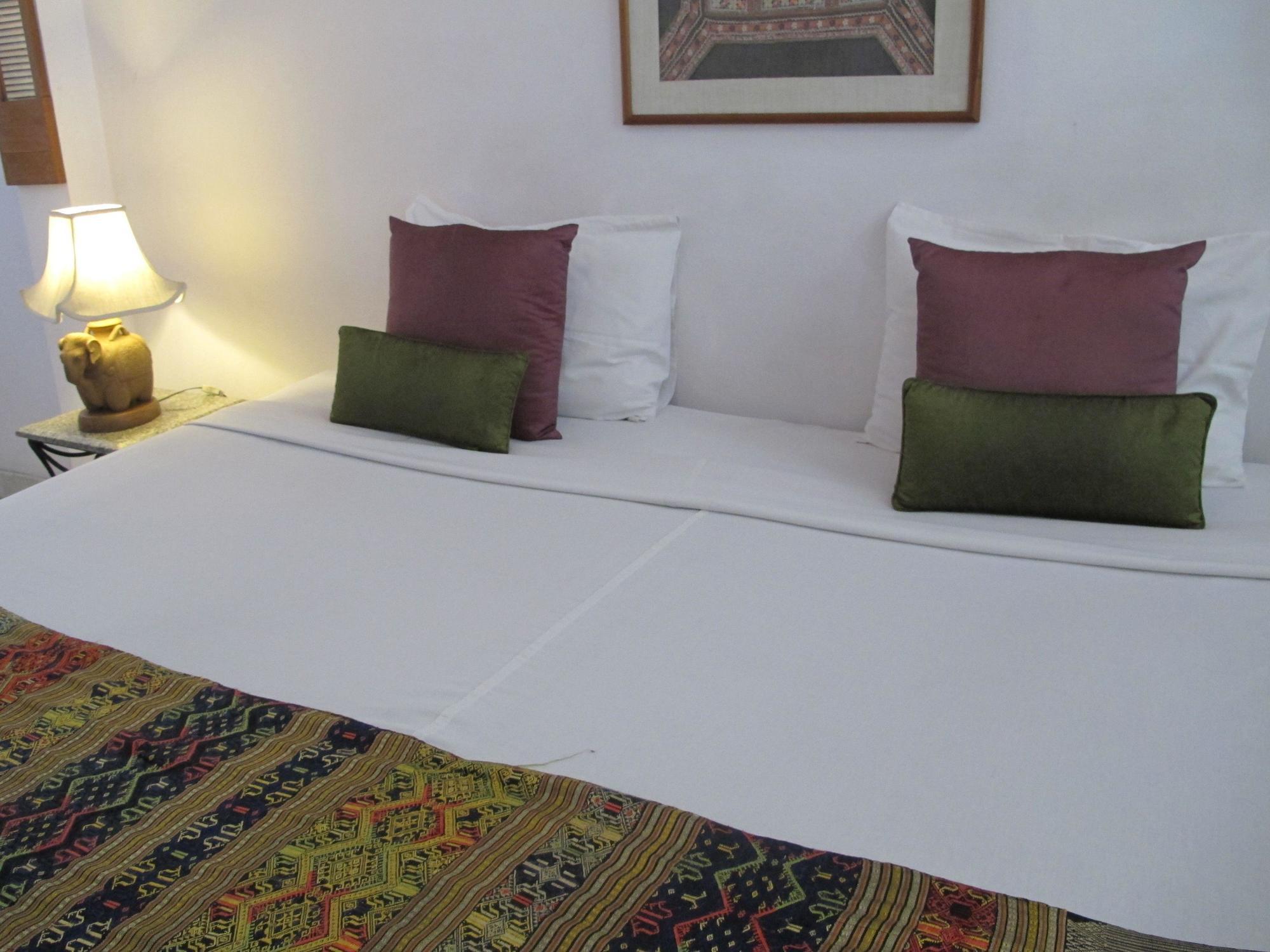 The Red Hibicus Guest House Чиангмай Екстериор снимка
