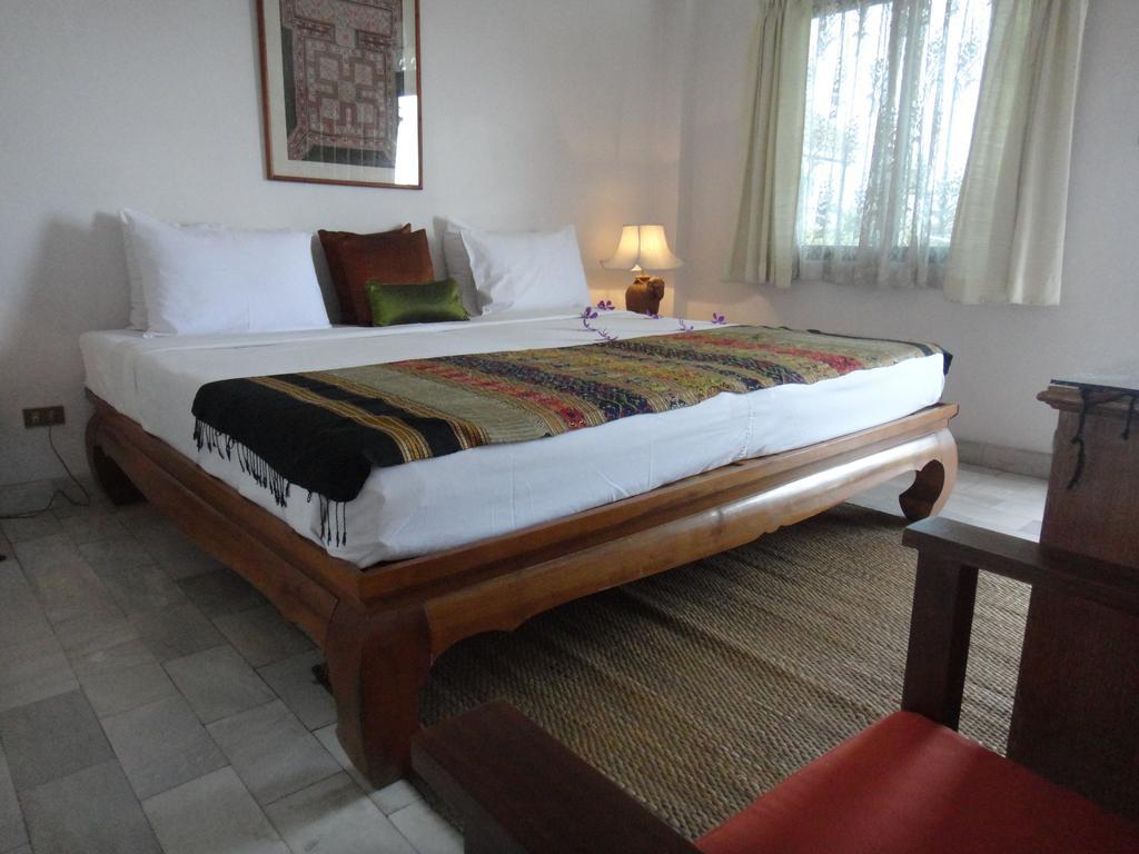 The Red Hibicus Guest House Чиангмай Екстериор снимка