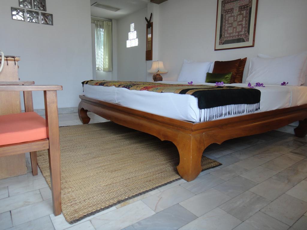 The Red Hibicus Guest House Чиангмай Екстериор снимка