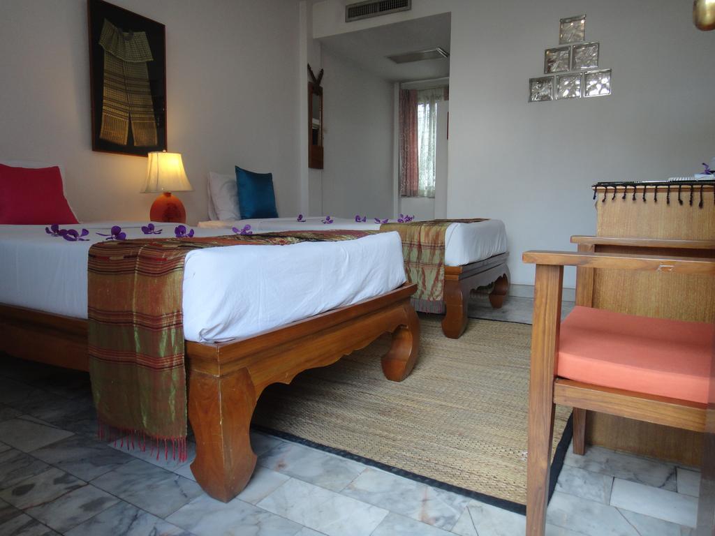 The Red Hibicus Guest House Чиангмай Екстериор снимка